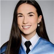 Graduada en Educación Primaria Bilingüe por la Universidad San Jorge, ofrezco clases para niños en etapa Primaria en Zaragoza.